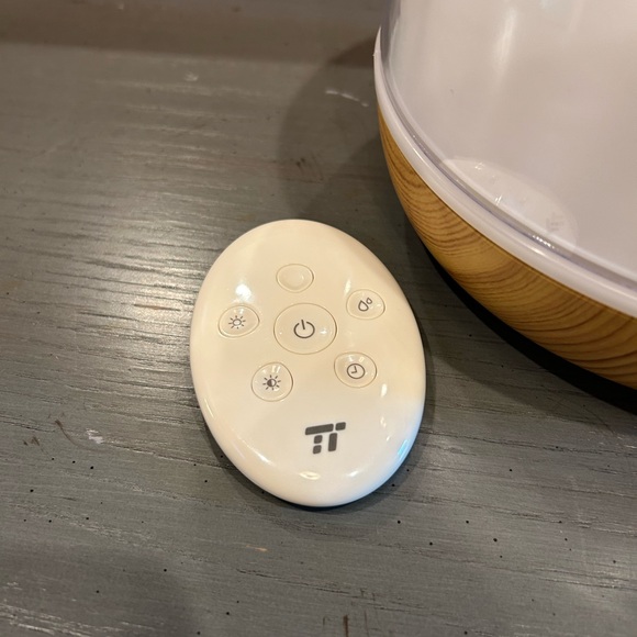 TaoTronics Essential Oil Aroma Diffuser with Remote - Picture 8 of 16